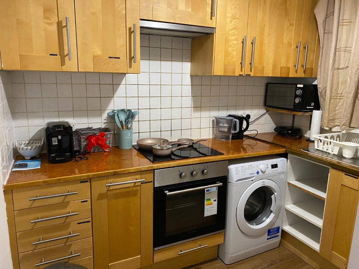 Huge And Affordable 3 Bedroom Flat In Hammersmith For 7 People With Welcome Breakfast 런던 외부 사진