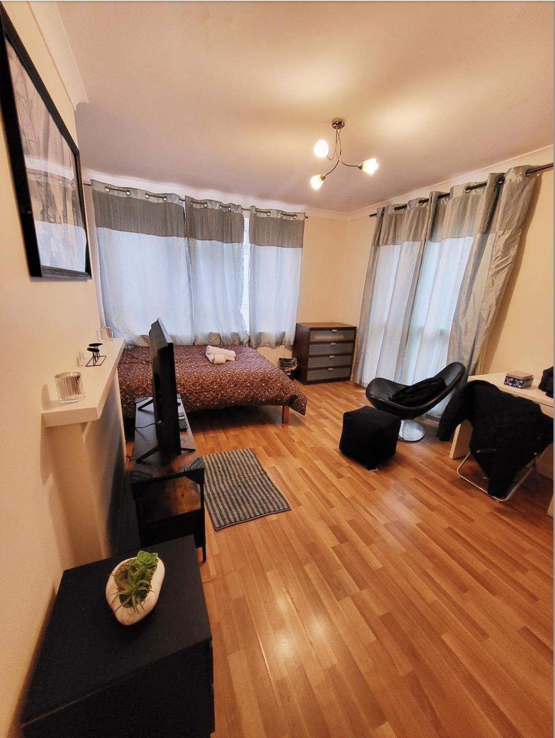 Huge And Affordable 3 Bedroom Flat In Hammersmith For 7 People With Welcome Breakfast 런던 외부 사진