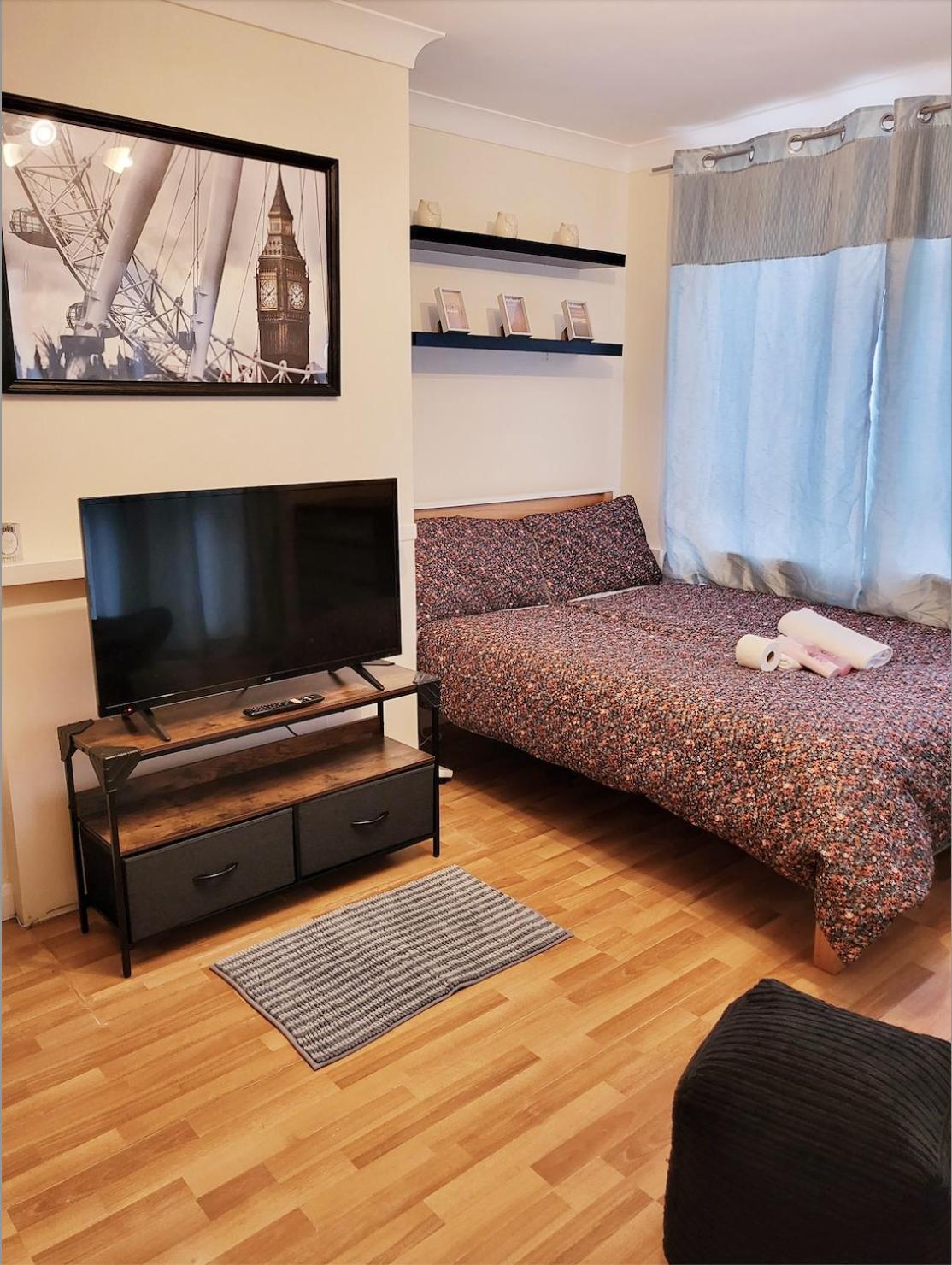 Huge And Affordable 3 Bedroom Flat In Hammersmith For 7 People With Welcome Breakfast 런던 외부 사진
