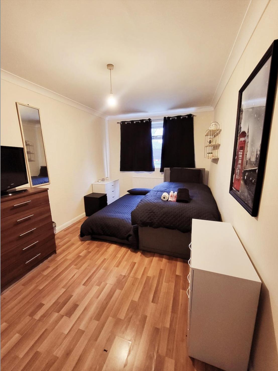 Huge And Affordable 3 Bedroom Flat In Hammersmith For 7 People With Welcome Breakfast 런던 외부 사진