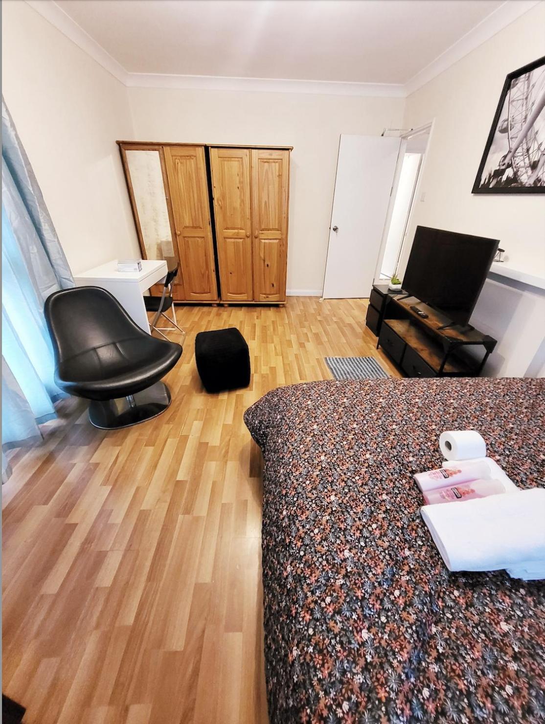 Huge And Affordable 3 Bedroom Flat In Hammersmith For 7 People With Welcome Breakfast 런던 외부 사진