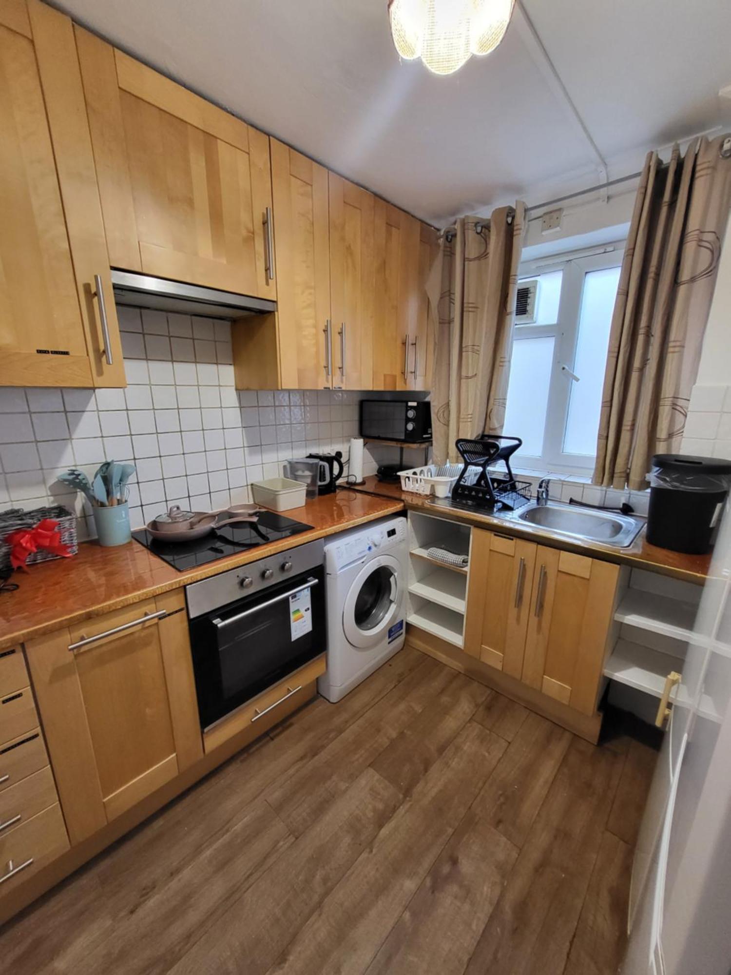 Huge And Affordable 3 Bedroom Flat In Hammersmith For 7 People With Welcome Breakfast 런던 외부 사진