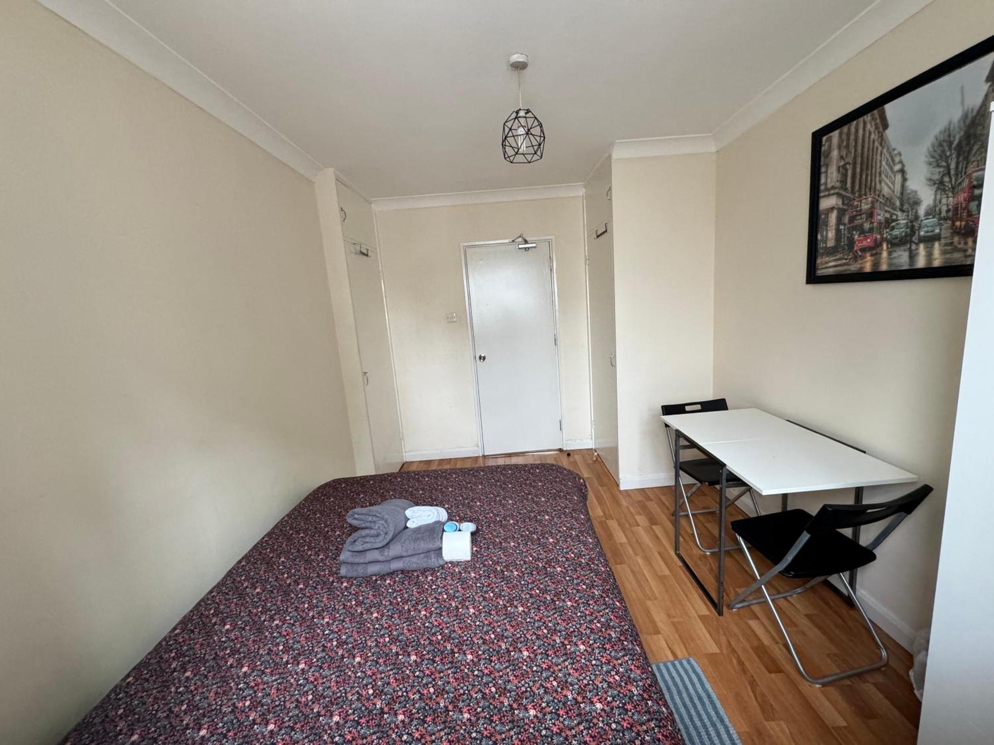 Huge And Affordable 3 Bedroom Flat In Hammersmith For 7 People With Welcome Breakfast 런던 외부 사진
