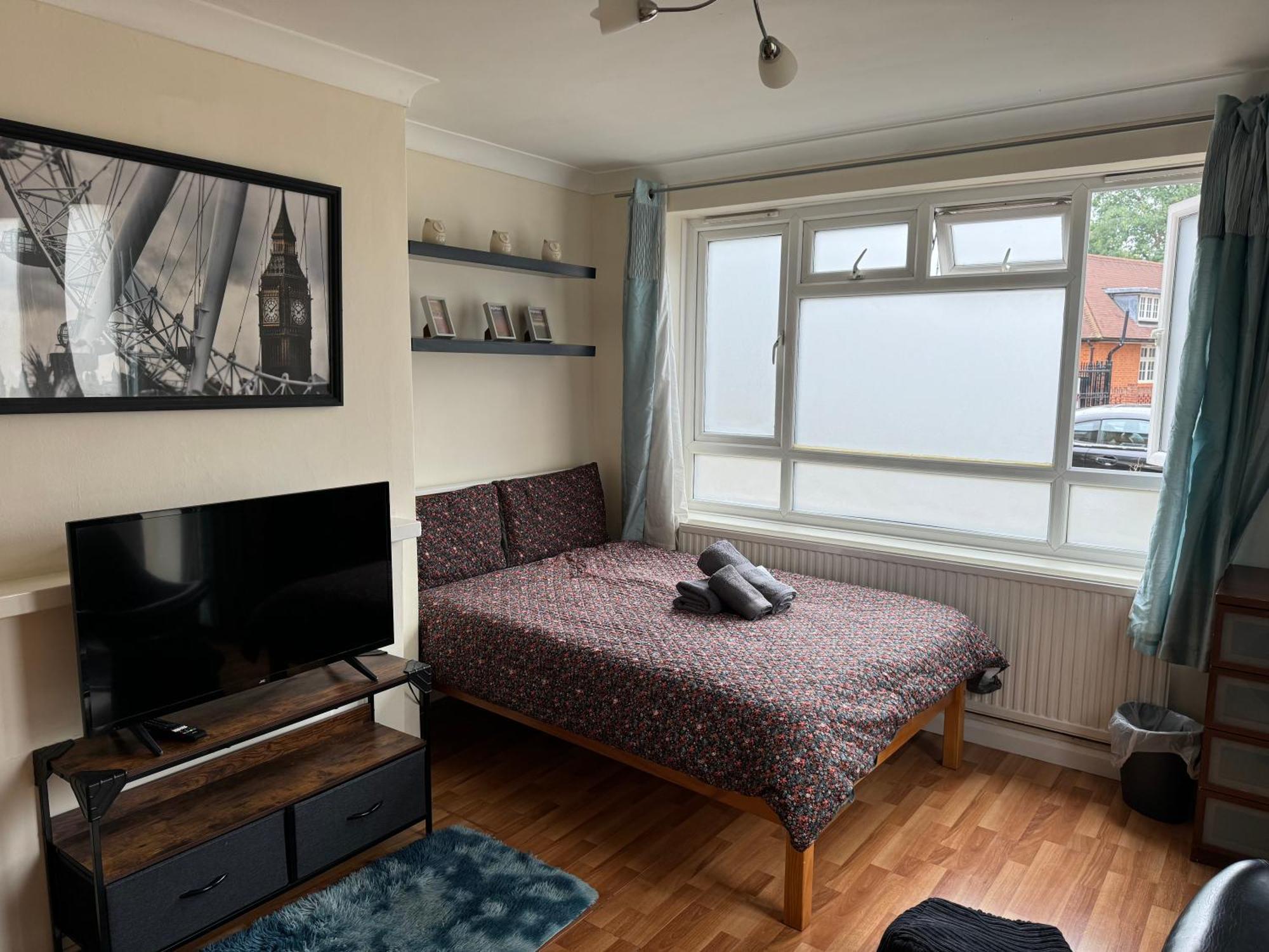 Huge And Affordable 3 Bedroom Flat In Hammersmith For 7 People With Welcome Breakfast 런던 외부 사진