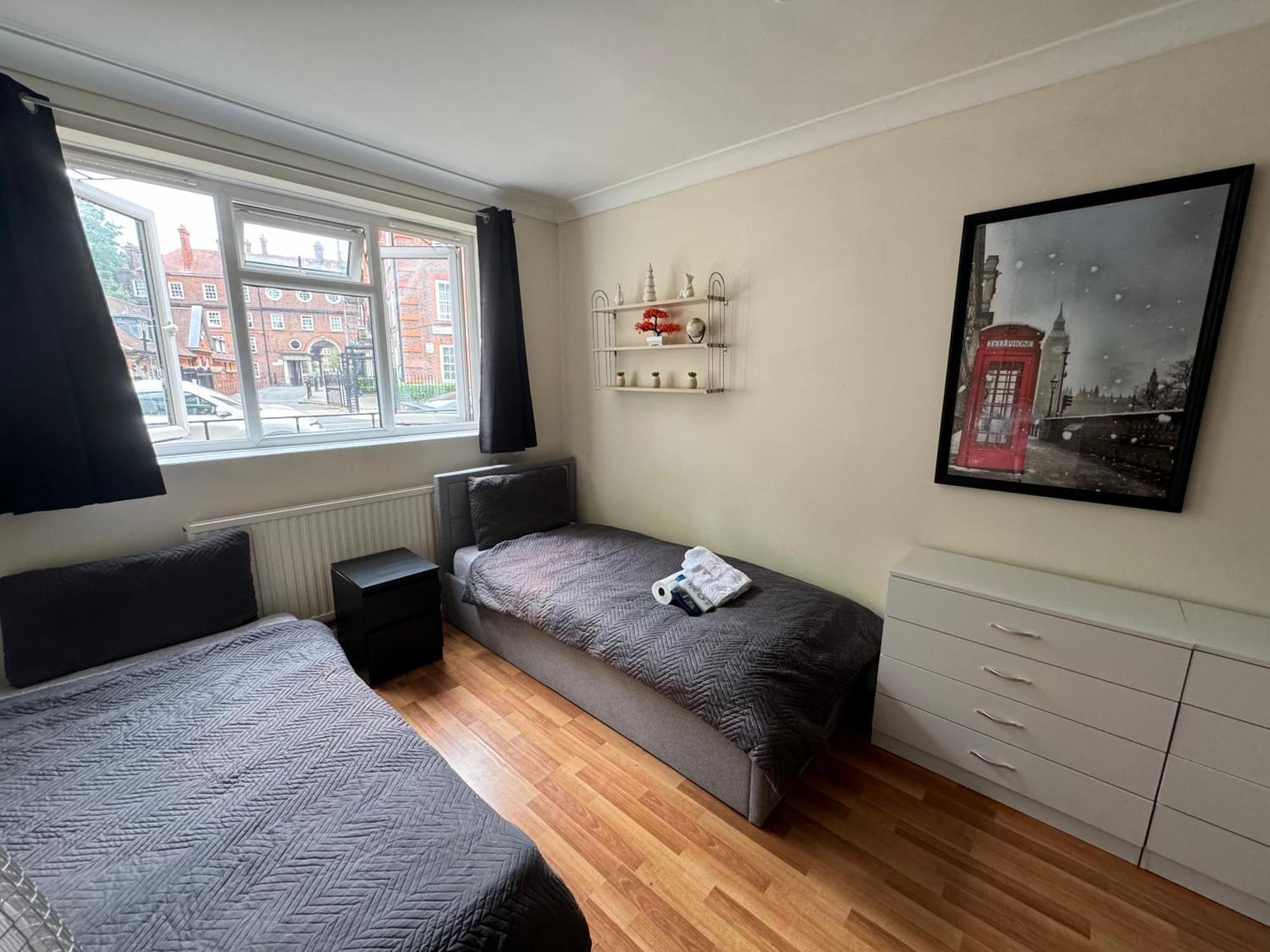 Huge And Affordable 3 Bedroom Flat In Hammersmith For 7 People With Welcome Breakfast 런던 외부 사진