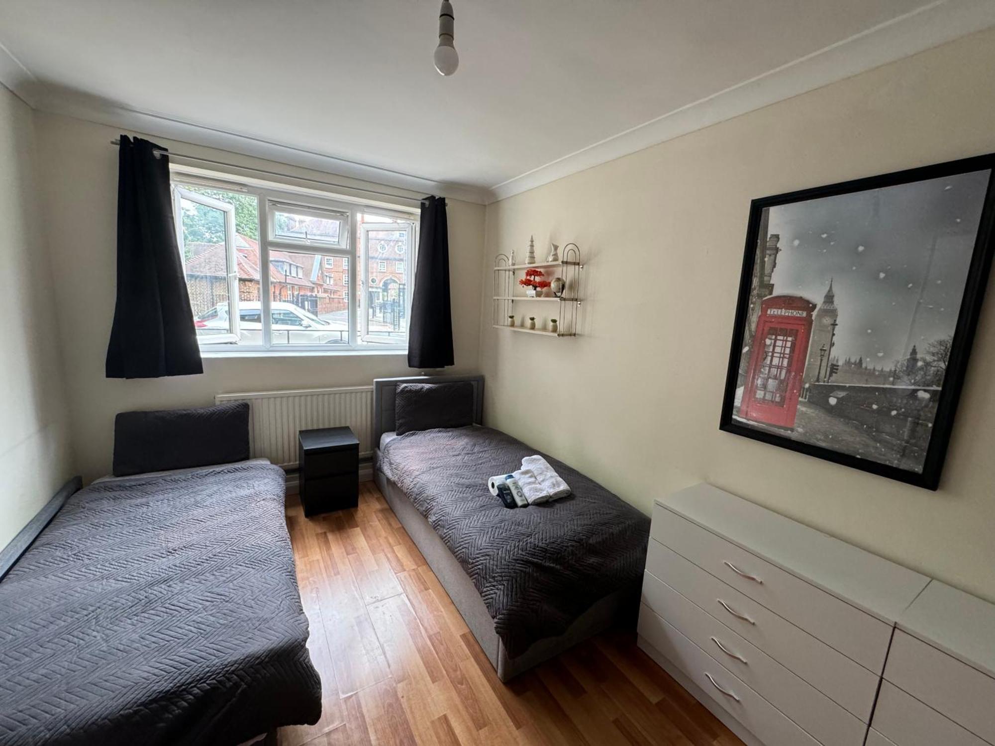 Huge And Affordable 3 Bedroom Flat In Hammersmith For 7 People With Welcome Breakfast 런던 외부 사진