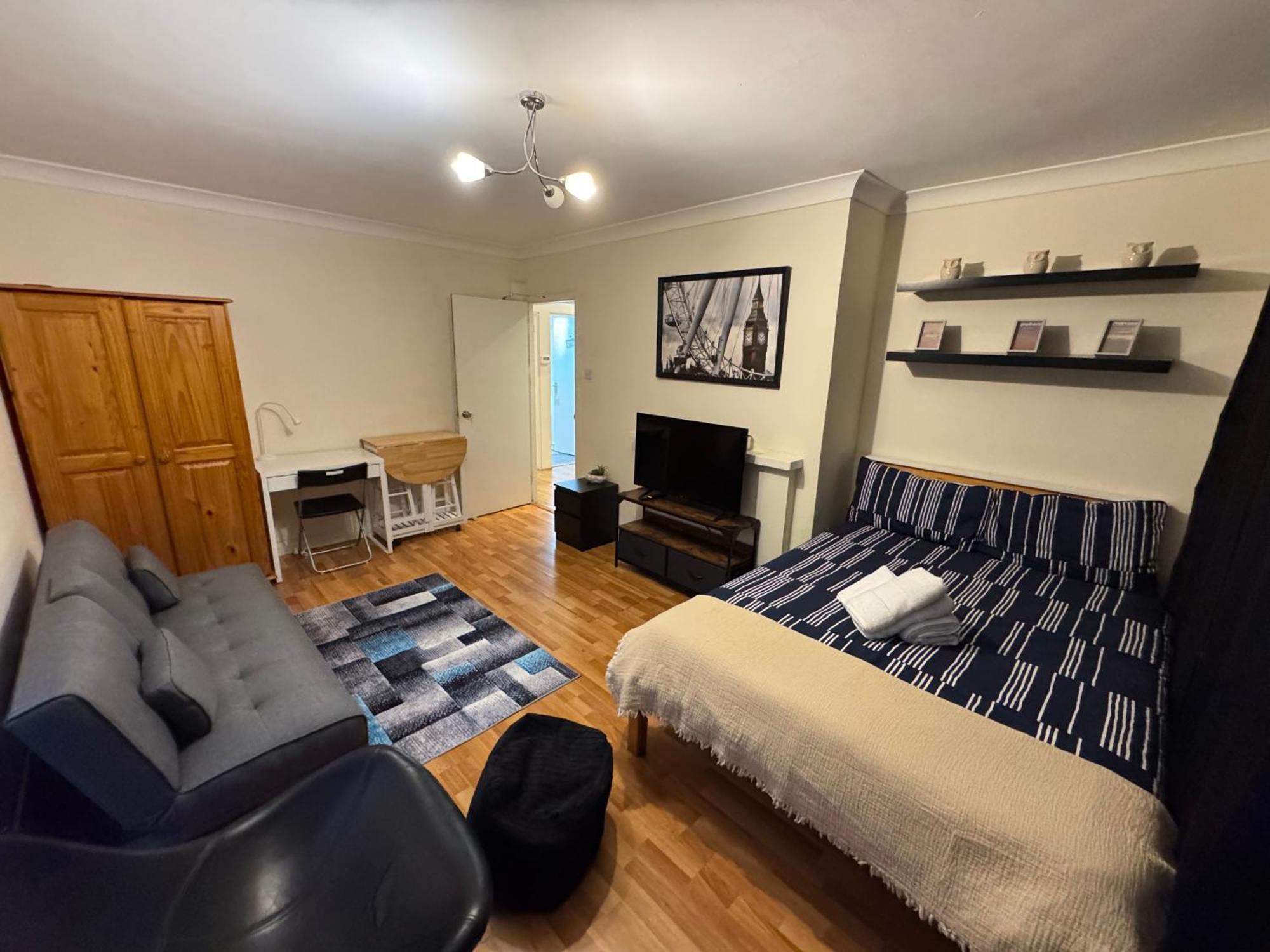 Huge And Affordable 3 Bedroom Flat In Hammersmith For 7 People With Welcome Breakfast 런던 외부 사진