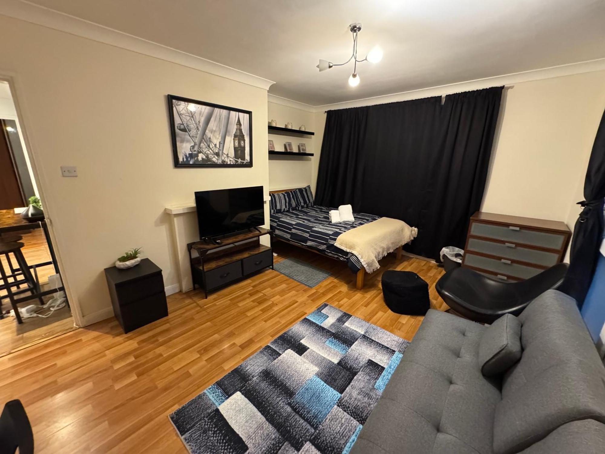 Huge And Affordable 3 Bedroom Flat In Hammersmith For 7 People With Welcome Breakfast 런던 외부 사진